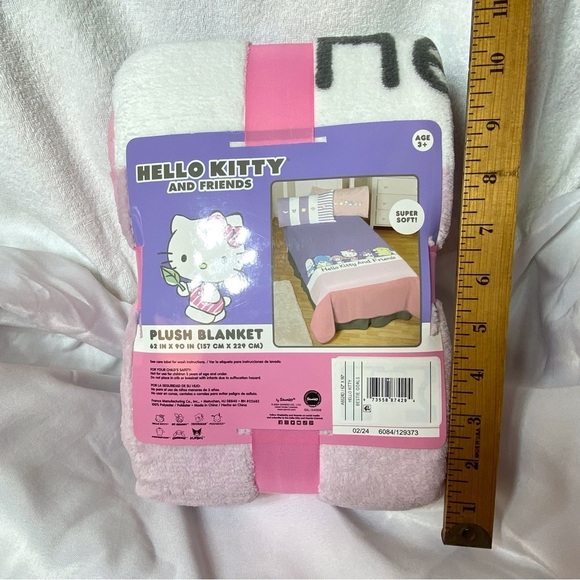 Hello Kitty and Friends Throw Plush Blanket bedspread brand new! - Picture 4 of 7